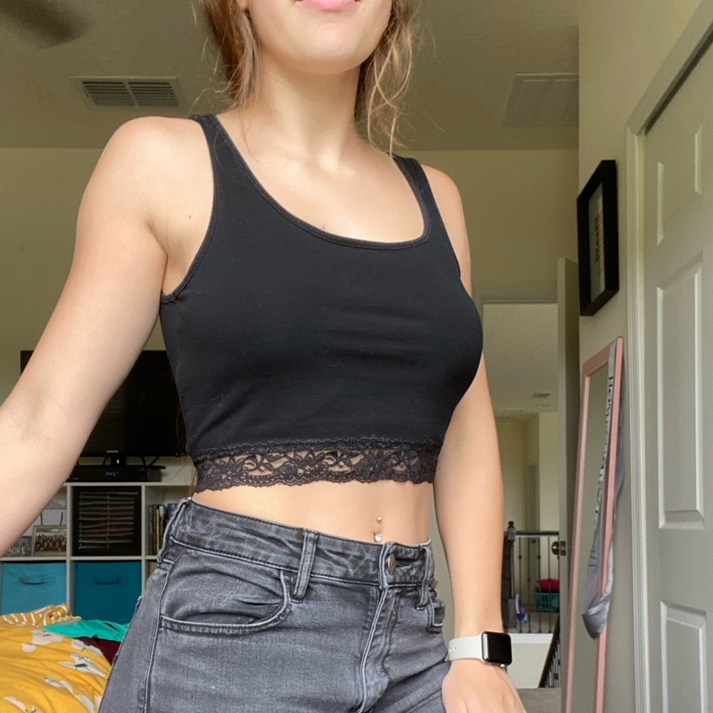 black lace cropped tank top medium